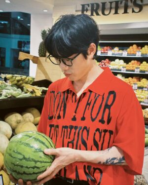 Kwon Jeong-yeol Instagram - 마닐라에서 스케줄 종료 후에 찾아간 곳.. 공개합니다 🛒🍉🍜
So where did he go after Wish Radio,,? 🛒🍉🍜 

#10CM #십센치 #권정열 #10CM_in_PH