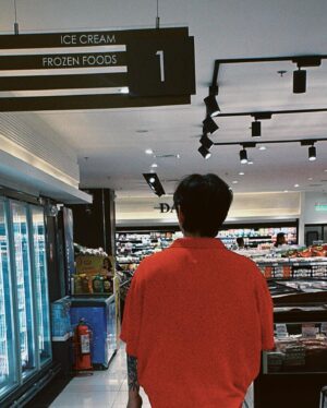 Kwon Jeong-yeol Instagram - 마닐라에서 스케줄 종료 후에 찾아간 곳.. 공개합니다 🛒🍉🍜
So where did he go after Wish Radio,,? 🛒🍉🍜 

#10CM #십센치 #권정열 #10CM_in_PH