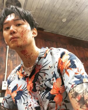 Kwon Soo-hyun Instagram - 오늘 개봉했다구요🔫
마음 단단히 먹고 가서 봅시다🔪
놀라서 못 본 부분이 있으면 
또 가서 두번 봅시다🚢
#늑대사냥