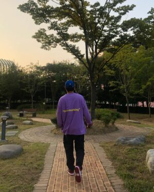 Kwon Soo-hyun Instagram - 아이스크림🍨사고 신나서 집 가는 길 
하루종일 #청춘기록 봐야징 

OtvN에서 12시5분 부터 1~8회 연속 방송 한대요!! 연휴 막바지 건강하게 집에서  청춘기록과 함께 👍🏻