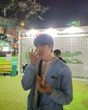 Kwon Tae Eun Instagram - #광고
라코스테가 브랜드 90주년을 맞아 남산타워에서 이벤트 팝업중입니다! 브랜드를 체험해볼 수 있는 이벤트 존이랑 이쁜 테니스코트까지 있으니
남산으로 산책가며 한번씩 놀러가보세용~~ (귀여운 굿즈는 덤) (옆에 야경도 덤)
#라코스테 #라코스테90주년 #lacostecelebrates90