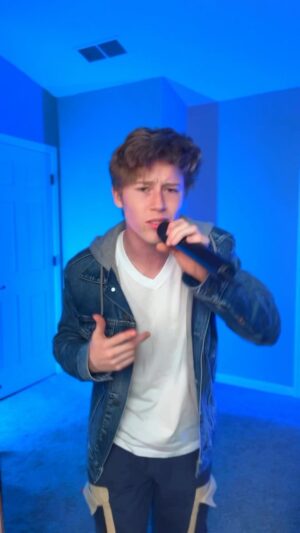 Ky Baldwin Instagram - Es hora de otra canción en español! #luismiguel @luismiguel #ahoratepuedesmarchar #cover
