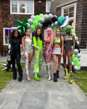 Kyle Cooke Instagram - A day in the life…👽 👉🏻