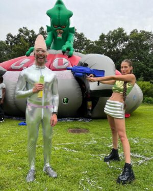 Kyle Cooke Instagram - A day in the life…👽 👉🏻