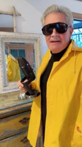 Kyle MacLachlan Instagram - when in varnamtown ⛷️ (dw it’s cornstarch)