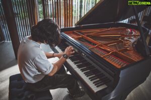 Kyohei Sorita Instagram - こだわりと妥協のない職人が作る”マッカラン”
時間を掛けて見つけていく音作りと似ているようだ

The Macallan’s uncompromising craftsmanship is resonant of my musical expression with the piano as I play to bring out the nuances of the instrument’s tone.

#ザマッカラン #マッカラン 
#kyoheisorita #collaboration #タイアップ