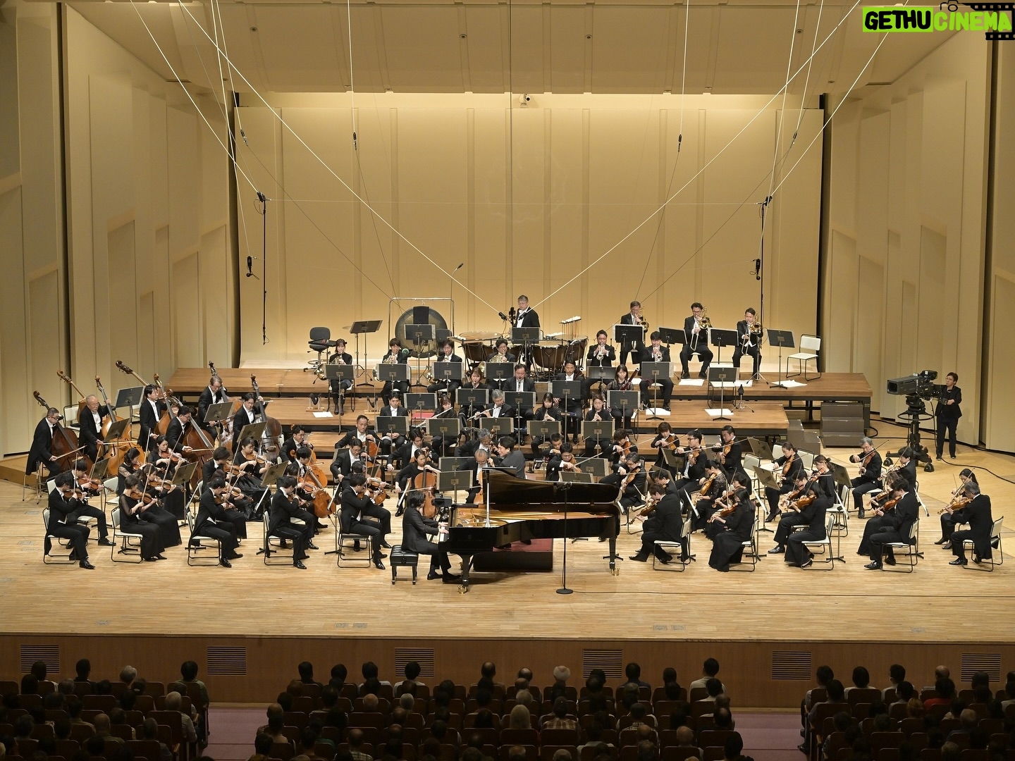 Kyohei Sorita - 5.7K Likes - 【NHK Symphony Orchestra】
Subscription Concert No. 2013 (Program A)
📍NHK-Hall 2 days sold out concerts
*A.Scriabin / Piano Concerto in F sharp minor Op.20
Conductor: Keitaro Harada @khconductor
Piano: Kyohei Sorita @kyoheisorita
Orchestra: NHK Symphony Orchestra @nhk_symphony_orchestra_tokyo
これまた長年ずっと弾いてみたかった曲。
またどこかで弾ける事を願って。
マエストロ、N響の皆さん、
そして御来場下さった皆さま、ありがとうございました!
次は…🤫
ーーーーーー
月末は初来日となるバーゼル室内管弦楽団との香港、日本ツアーです。後の第九にも繋がるベートーヴェン作曲、ピアノ協奏曲第4番をベルリンフィル首席(cl)であり、指揮者のAndreasと津々浦々巡ります。東京サントリー、オペラシティ公演はあっという間に即完でしたが、まだ若干数残っている公演もありますので、是非宜しくお願い致します!
詳しくはオフィシャルサイトから
#反田恭平