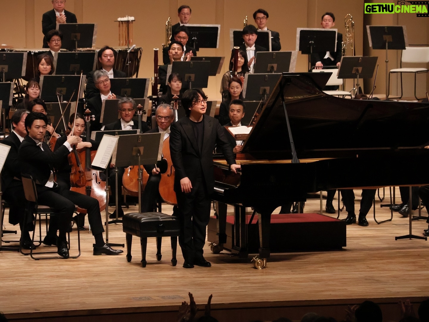Kyohei Sorita - 5.7K Likes - 【NHK Symphony Orchestra】
Subscription Concert No. 2013 (Program A)
📍NHK-Hall 2 days sold out concerts
*A.Scriabin / Piano Concerto in F sharp minor Op.20
Conductor: Keitaro Harada @khconductor
Piano: Kyohei Sorita @kyoheisorita
Orchestra: NHK Symphony Orchestra @nhk_symphony_orchestra_tokyo
これまた長年ずっと弾いてみたかった曲。
またどこかで弾ける事を願って。
マエストロ、N響の皆さん、
そして御来場下さった皆さま、ありがとうございました!
次は…🤫
ーーーーーー
月末は初来日となるバーゼル室内管弦楽団との香港、日本ツアーです。後の第九にも繋がるベートーヴェン作曲、ピアノ協奏曲第4番をベルリンフィル首席(cl)であり、指揮者のAndreasと津々浦々巡ります。東京サントリー、オペラシティ公演はあっという間に即完でしたが、まだ若干数残っている公演もありますので、是非宜しくお願い致します!
詳しくはオフィシャルサイトから
#反田恭平