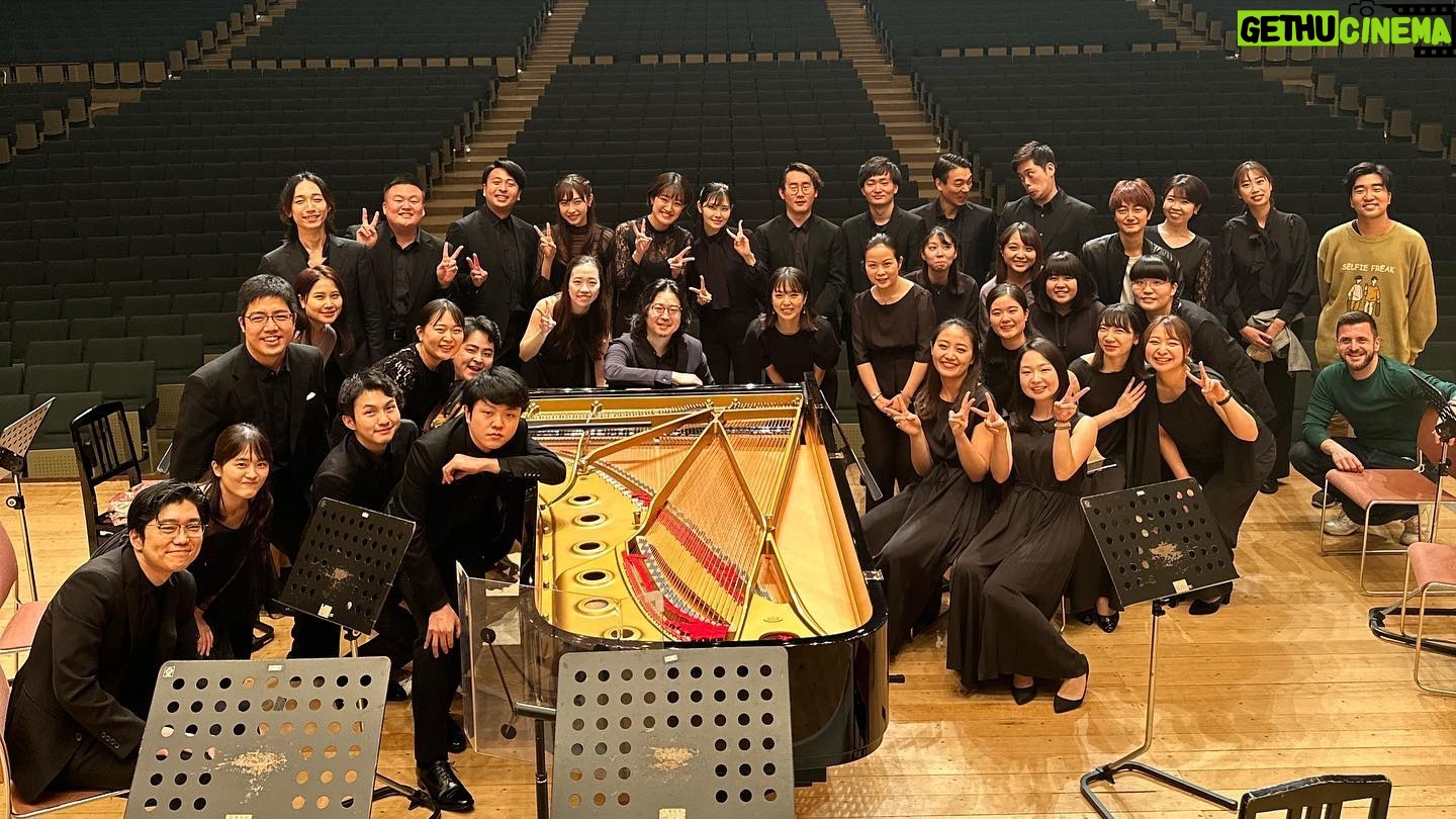 Kyohei Sorita - 7.9K Likes - The fall tour of the Japan National Orchestra is just over !! @japan_national_orchestra
—Programm—
L.v.Beethoven / Overture “Leonore No.3” op.72b
W.A.Mozart / Symphony No.38 in D Major K.504
L.v.Beethoven / Piano Concerto No.4 in G major op.58
(as a soloist and conductor)
Eleven venues in total, and thanks to all around 16,000 of you who came to our concerts!
And… Thank you all for a wonderful experience…
———————————————
Our next tour will be held in February 2023.
We will perform…
G. Mahler / Symphony No.1 (chamber music Ver.)
D.Shostakovich / Piano Concerto No.1 etc…
See you again!
ーーーーーーーーーーーーー
#JNO @japan_national_orchestra の秋ツアーが終了しました !
〜プログラム〜
ベートーヴェン / 序曲「レオノーレ第3番」op.72b
モーツァルト / 交響曲 第38番 ニ長調 K.504
ベートーヴェン / ピアノ協奏曲 第4番 ト長調
(ソリスト・指揮者)
全11会場、約16,000人のお客様にご来場いただき、ありがとうございました。
そして、素晴らしい経験をさせていただいたメンバーにも本当に感謝…
数え切れない程の収穫があったよ!
---------------
次回のツアーは、2023年2月に開催予定です。演奏曲目は...
G.マーラー / 交響曲第1番(室内楽ver.)
D.ショスタコーヴィチ / ピアノ協奏曲第1番 etc... です!
また次のツアーでお会いしましょう!!
次のツアーでは佐渡裕さんもくるよ!!
@yutakasado_official
#ありがとう #ジャパンナショナルオーケストラ #ピアニスト #指揮者 #クラシック #コンサート
#thankyou #japannationalorchestra
#pianist #conductor #concert
#kyoheisorita #反田恭平