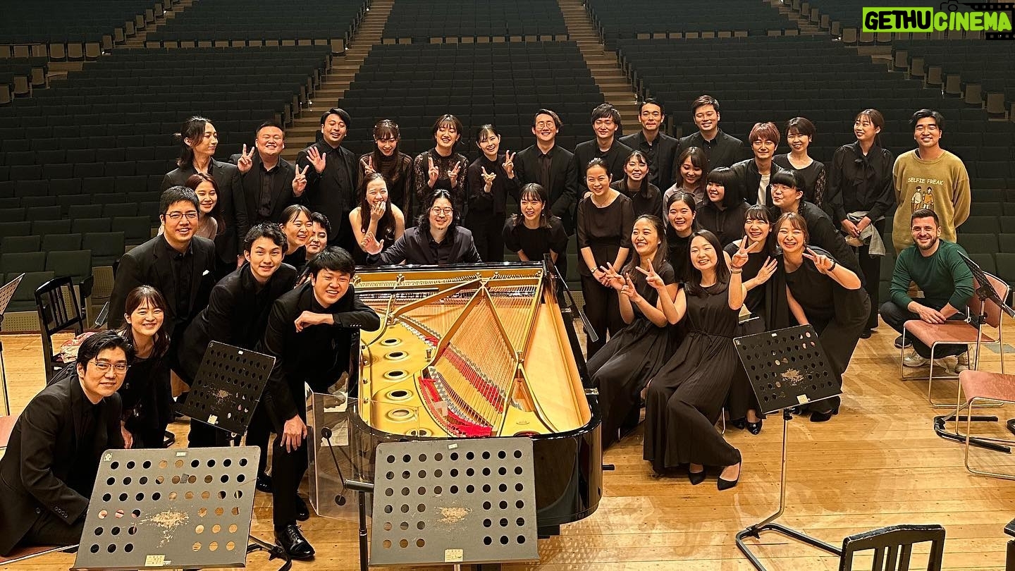 Kyohei Sorita - 7.9K Likes - The fall tour of the Japan National Orchestra is just over !! @japan_national_orchestra
—Programm—
L.v.Beethoven / Overture “Leonore No.3” op.72b
W.A.Mozart / Symphony No.38 in D Major K.504
L.v.Beethoven / Piano Concerto No.4 in G major op.58
(as a soloist and conductor)
Eleven venues in total, and thanks to all around 16,000 of you who came to our concerts!
And… Thank you all for a wonderful experience…
———————————————
Our next tour will be held in February 2023.
We will perform…
G. Mahler / Symphony No.1 (chamber music Ver.)
D.Shostakovich / Piano Concerto No.1 etc…
See you again!
ーーーーーーーーーーーーー
#JNO @japan_national_orchestra の秋ツアーが終了しました !
〜プログラム〜
ベートーヴェン / 序曲「レオノーレ第3番」op.72b
モーツァルト / 交響曲 第38番 ニ長調 K.504
ベートーヴェン / ピアノ協奏曲 第4番 ト長調
(ソリスト・指揮者)
全11会場、約16,000人のお客様にご来場いただき、ありがとうございました。
そして、素晴らしい経験をさせていただいたメンバーにも本当に感謝…
数え切れない程の収穫があったよ!
---------------
次回のツアーは、2023年2月に開催予定です。演奏曲目は...
G.マーラー / 交響曲第1番(室内楽ver.)
D.ショスタコーヴィチ / ピアノ協奏曲第1番 etc... です!
また次のツアーでお会いしましょう!!
次のツアーでは佐渡裕さんもくるよ!!
@yutakasado_official
#ありがとう #ジャパンナショナルオーケストラ #ピアニスト #指揮者 #クラシック #コンサート
#thankyou #japannationalorchestra
#pianist #conductor #concert
#kyoheisorita #反田恭平