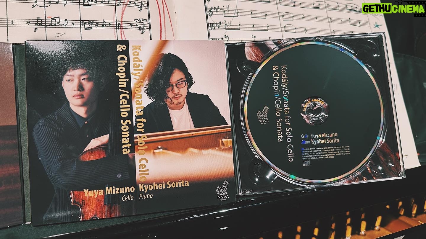 Kyohei Sorita - 5.8K Likes - Japan National Orchestra @japan_national_orchestra 夏のツアーが明日からスタート!
~ Program ~
Cello Soloist / Keisuke Morita, Yuya Mizuno
Piano & Conductor / Kyohei Sorita
Japan National Orchestra
W.A.Mozart : Piano Concerto No.15 K.450 in B-flat Major
P.I.Tchaikovsky : Variations on a Rococo Theme Op.33
W.A.Mozart : Symphony No.40 in G minor K.550
今回はモーツァルト自身も「最も難しい協奏曲」と言葉を遺したとも言われている第15番ピアノ協奏曲K.450をはじめ、ソリストにコアメンバーの森田啓介くん @keisuke0501 & 水野優也くん @ym9892 のダブル・ソリストでチャイコフスキー/ロココ風の主題による変奏曲を各地演奏します。
そして後半には今日のリハの動画内でも演奏している、本プログラムのメイン、モーツァルト/交響曲第40番KV.550。
各地完売で皆さまの所へ伺えるのがとても楽しみです。*8/29福井公演のみ、僅かですが若干枚数ありますのでお早めにお求めをお願いします。
ーーーーーーーーーーーーーーー
そして遂に、水野優也のデビューアルバム『コダーイ/無伴奏チェロソナタ & ショパン/チェロソナタ』が明日からリリースします!
本ツアーでは終演後のサイン会も可能な限り考えておりますので、是非会場でCDもチェックして下さい!!
#JNO #japannationalorchestra #反田恭平