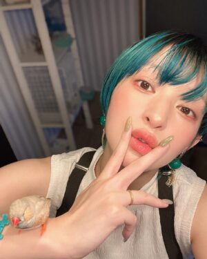 Kyoko Hinami Instagram - ..✌︎🫦𓅫

#錦華鳥 
#キンカチョウ 
#日南響子