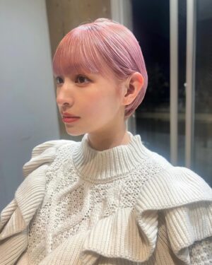 Kyoko Hinami Instagram - 年始にゆうちゃん(@yuu_hotta )に髪を染めてもらいました🙏🤍

我が子を抱っこするゆうちゃん可愛すぎてとても癒された🥹

遅くなったけど、みんな今年もよろしく🌷☀️