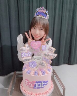 Kyoko Saito Instagram - .
2021.9.3 blog～
.
先日キョコロヒーの収録後に一足早い誕生日サプライズをしていただきました！！😆✨

今年初めてのバースデーサプライズでとても嬉しかったです！！🥲
　
私が今までキョコロヒーで残した名言集のようにセリフがたくさんクッキーになっていました🍪
　
とっても素敵なランタンもいただきました😳💫
　
お部屋が間接照明のような素敵な空間になっています🥰
　
本当にいつもありがとうございます！！😇
　
そのサプライズの瞬間の様子を全て捉えたものがこの本編の未公開シーンラストの方にあるのでぜひ観てみてください(^^)
https://youtu.be/mZV-YqG3Y8c

#日向坂46 #けやき坂46 #齊藤京子#加藤史帆#佐々木美玲#佐々木久美#高本彩花#東村芽依#潮紗理菜#井口眞緒#柿崎芽実#高瀬愛奈#影山優佳#渡邉美穂#小坂菜緒#松田好花#富田鈴花#河田陽菜#濱岸ひより#金村美玖#丹生明里#宮田愛萌#上村ひなの
 #きょんこ#ラーメン大好き齊藤京子です #ひなあい #日向坂で会いましょう #国民的彼女 #とっておきの恋人