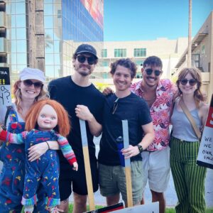 Kyra Elise Gardner Instagram - What a wonderful day striking for @sagaftra and celebrating the horror genre with friends old and new! 🖤 Thank you @barbaracrampton @breagrant & @maggielevin for organizing! Swipe for the most wholesome picket line photo 🥹 #sagstrike #wgastrike