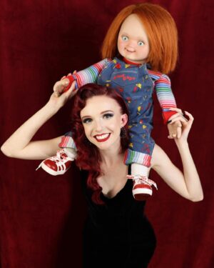 Kyra Elise Gardner Instagram - “I’m not like a regular mom, I’m a cool mom!” Off to @portlandfilm with the little one for our screening of Living With Chucky. See you Portlanders there tonight at 7:30 👀🔪 #livingwithchucky #chucky #chuckydoll #womeninhorror