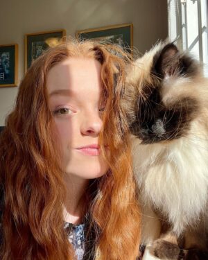 Kyra Leroux Instagram - Tried to take selfies with Fluffy.... was moderately successful
