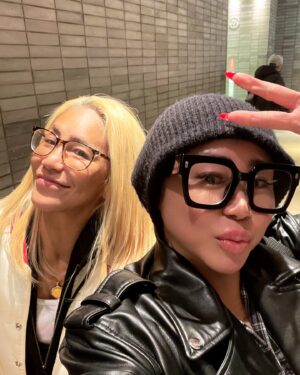 LUNA (MaryJane) Instagram - 「お疲れ様でした」と直接言えた🙏🥺
美憂ちゃんとガールズトーク✨
アスリートとして母として最高にカッコイイ女性👑🐝
@miyuu_queenbee