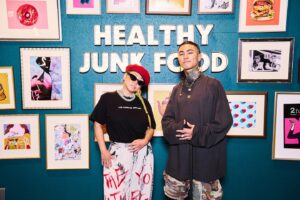 LUNA (MaryJane) Instagram - 2foodsオリジナルインタビュー
今回のゲストはOZworld @ozworld_official 
New album「SUN NO KUNI」をリリースし更なるフェイズに向かうOZの世界をアパレルからジュエリー、NFT、プライベートな質問、初出し情報まで深掘りしてます😏

本日より @2foods_ch CHANNEL 各アカウントにて順次公開されちゃうよ‼️

#2foods #OZworld #2foodschannel #music #HIPHOP