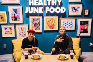 LUNA (MaryJane) Instagram - 2foodsオリジナルインタビュー
今回のゲストはOZworld @ozworld_official 
New album「SUN NO KUNI」をリリースし更なるフェイズに向かうOZの世界をアパレルからジュエリー、NFT、プライベートな質問、初出し情報まで深掘りしてます😏

本日より @2foods_ch CHANNEL 各アカウントにて順次公開されちゃうよ‼️

#2foods #OZworld #2foodschannel #music #HIPHOP