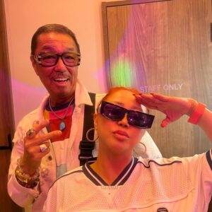 LUNA (MaryJane) Instagram - 闘病だったとは思えないKon兄のパワフルな歌声に感銘し、サングラスの下は潤んでました🥺
ヤンチャ感が堪らないWon't be longで
私この冒頭のリリックがほんとーーーに大好き🙌🏻
「たりない頭なら 知恵を盗みゃいい
ちょうじり合わすなら うそも必要さ」