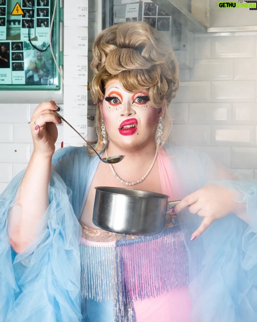 La Briochée - 2.7K Likes - 🥖Where is Briochée ?! She's in the kitchen🥖
La Briochée aux fourneaux dans les cuisines de @madamearthur
📸 : @teresasuarezphoto
Wig by @wigtsublu
Dress by @artofdiucelu
#dragshow #dragqueen #dragrace #dragracefrance #rpdr #transdrag #cabaret #cabaretshow #transgenre #transgirl #lgbtq🌈 #queer #queerartist #plussize #plussizemodel
