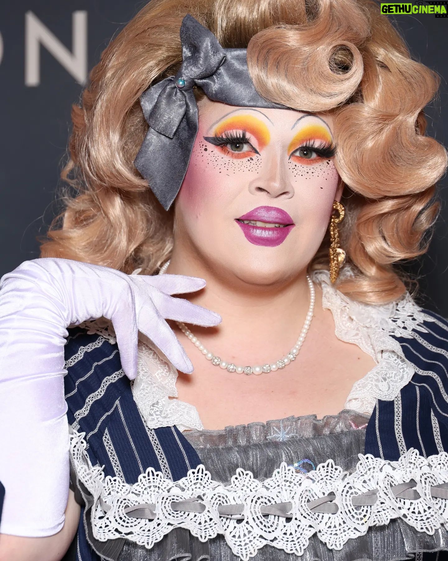 La Briochée - 3.7K Likes - 📽️ PREMIERE RED CARPET📽️
Thank you @paramountpicturesfrance for this amazing evening ❤️
#dragqueen #dragrace #dragracefrance #rupauldragrace #premiere #redcarpet #babylon #bradpitt #cinema #queervisibility #queerart #lgbtqia #transwoman #transgirl #transdrag #retro #vintage #burlesque