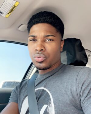 La'Darius Marshall Instagram - Life update Sept. 14th, moved 2k miles away from home. 

• Last person I saw, my sister at her first game of the football season in highschool. Loved that moment a lot if you can’t tell haha. 

• Dragged my other sister with me on this journey bc she wanted a fresh start. She really is like my twin tbh. 

• we took many pictures together and videos of what it looks like so enjoy.

• Selfies of me just in case you haven’t seen me lately. Life is blissful, conditioning my body for what’s to come in a couple ???s. Love you guys so big 🤍