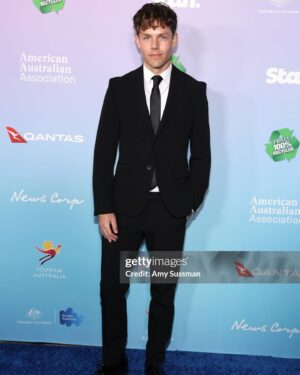 Lachlan Buchanan Instagram - Got to put on shiny shoes, bust out the @bunnings brollie ☔️ and avoid the rain at the #gdayusagala 🇦🇺 🇺🇸 for a bit of mid-week fun 🤩 

#Australia #Stan #Qantas
