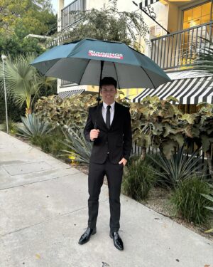 Lachlan Buchanan Instagram - Got to put on shiny shoes, bust out the @bunnings brollie ☔️ and avoid the rain at the #gdayusagala 🇦🇺 🇺🇸 for a bit of mid-week fun 🤩 

#Australia #Stan #Qantas