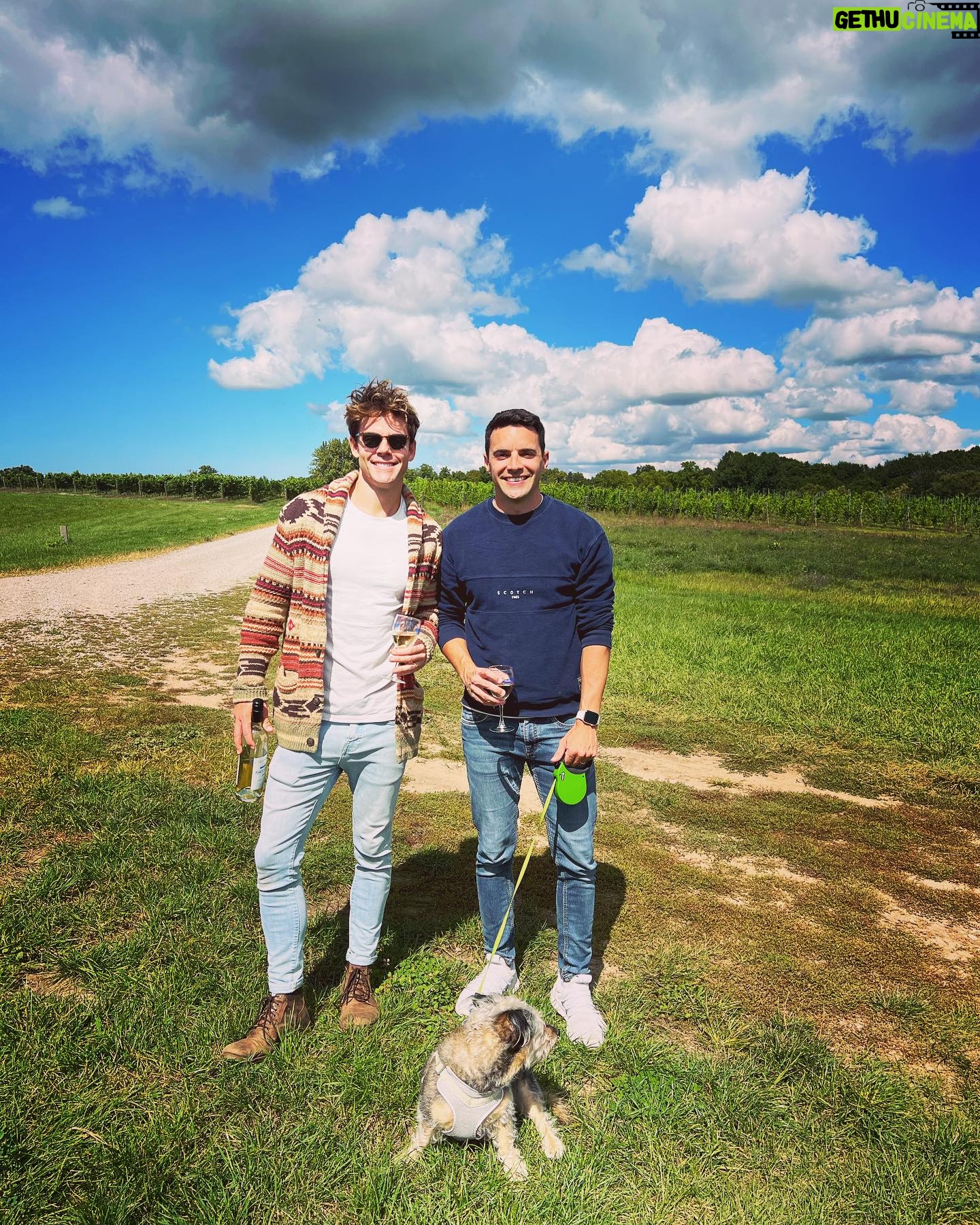 Lachlan Buchanan - 3 Likes - Orchards 🍎
Wineries 🍷 (maybe too many)
Pies 🥧
Mates 🧑🌾
That’s a solid weekend right there 💪🏻
#Michigan #Fennville #Countryside #applepicking #winery #mates #goodtimes #idiots