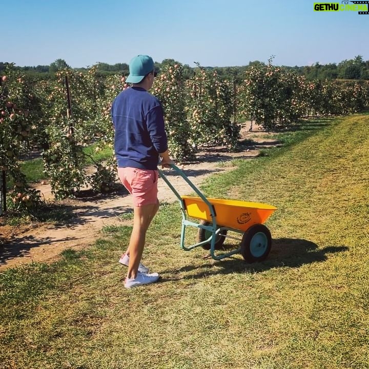 Lachlan Buchanan - 3 Likes - Orchards 🍎
Wineries 🍷 (maybe too many)
Pies 🥧
Mates 🧑🌾
That’s a solid weekend right there 💪🏻
#Michigan #Fennville #Countryside #applepicking #winery #mates #goodtimes #idiots