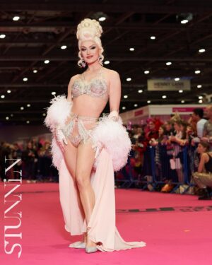 Lady Camden Instagram - Moments from this weekend 🤩 
.
.
.
👙 @canova_studio 
💇 @wigsbytips