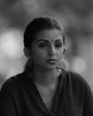 Lady Kash Instagram - காலை மணி ஐந்து..
[It's 5 in the morning]

#akashik #ladykash #villupaattu #orchestra #classicalhiphop #indianhiphop #rap #femalerapper #music #instamusic #musica #classical #hiphop #instagood #art #artist #rappee #newmusic #newrelease #hiphopculture #hiphopart #hiphopmusic #hiphopnews #villupaattuday #villupaattuanniversary