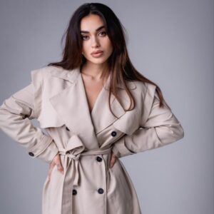 Laetitia Lina Derridj Instagram - 🧥 @boohoo 
📸 @mk1_photography 
💄 @dalee_makeup 
  @bycristianis