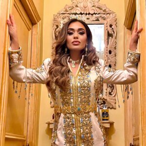 Laetitia Lina Derridj Instagram - Une journée magnifique avec des personnes extraordinaires 👑

Dress by @robeprestige 
Make up by @myriam_glam_paris