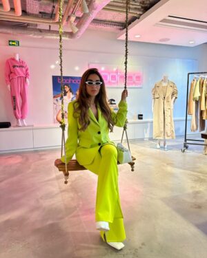 Laetitia Lina Derridj Instagram - Merci à @boohoo pour l’accueil ❤️
Ensemble by @boohoo 
Styliste : @nellycaps