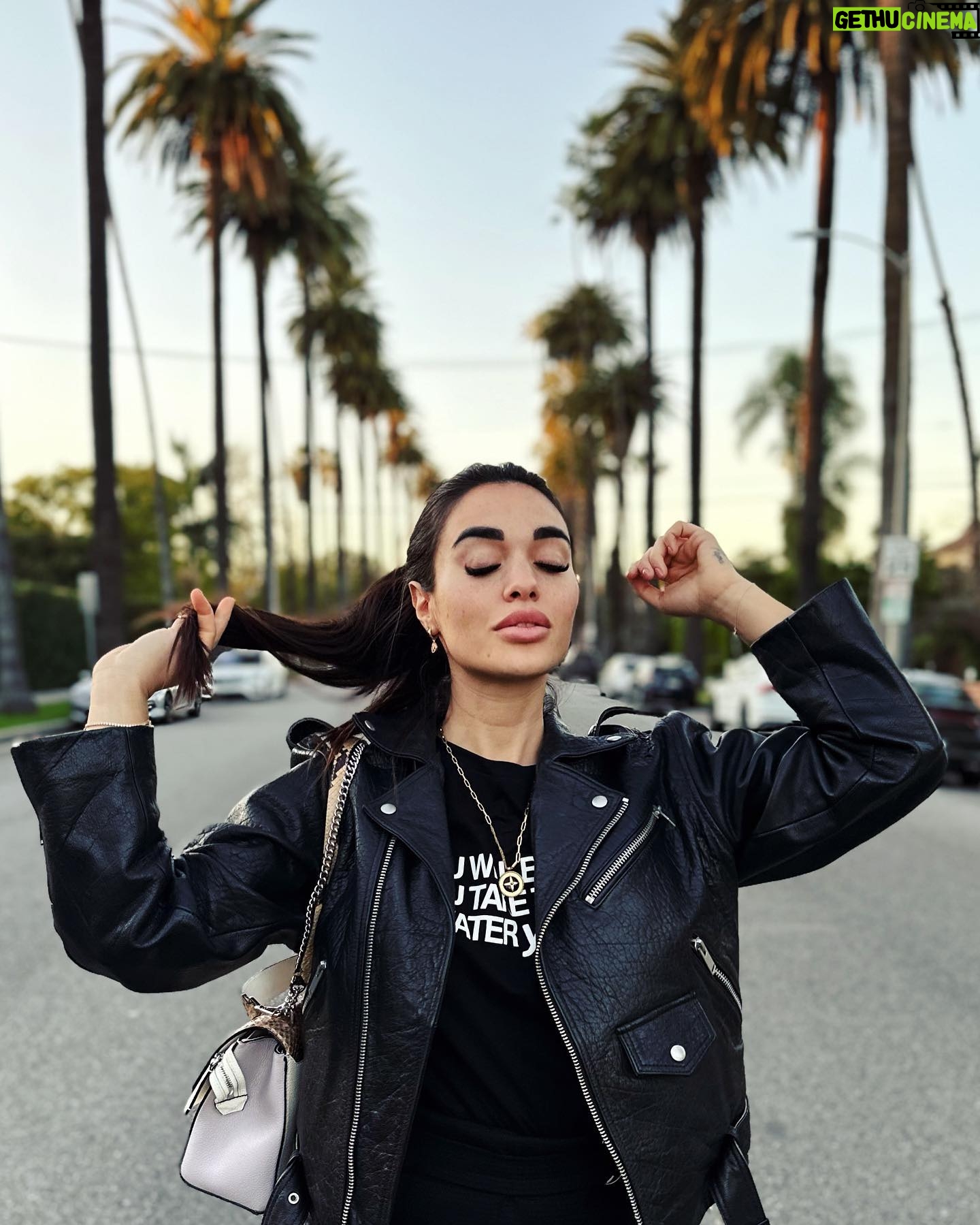 Laetitia Lina Derridj - 3.9K Likes - 90210 ✌🏼
