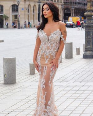 Laetitia Lina Derridj Instagram - Ça fait des mois que j’en parle et que j’y travaille.
J’ai décidé de lancer mes propres collections de robes de soirée.
Elles seront disponibles aussi bien à la vente qu’à la location.
J’y suis presque un peu de patience…
En attendant voici une de mes créations 🫶🏻

Un grand merci à @anindamodaoff pour sa collaboration en tant que photographe, il a un talent fou !
Il est accompagné de la talentueuse @instantfocus_ merci à toi.

@ailaglam la make up artiste qui m’accompagne depuis le début, une femme tellement talentueuse et généreuse, merci infiniment ❤️❤️