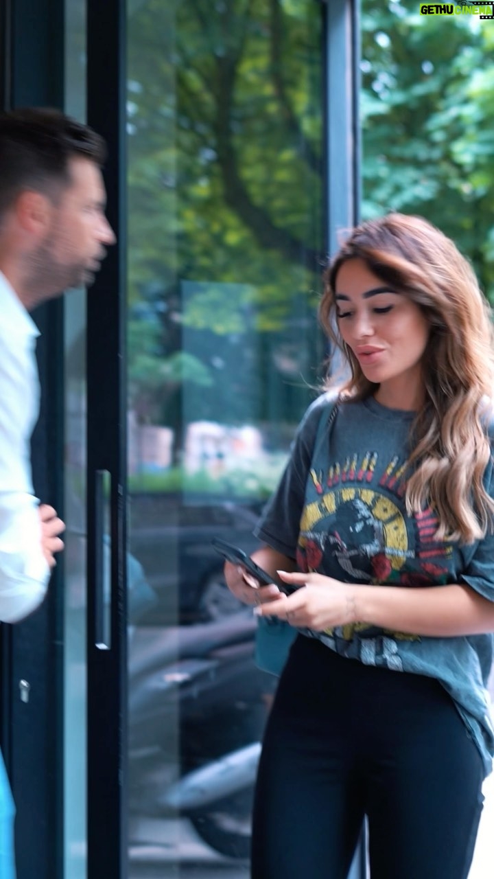 Laetitia Lina Derridj - 1.4K Likes - Durant toute la saison 1 🎬 de l’émission “Tout Pour Réussir” on a reçu des entrepreneurs et entrepreneuses à succès 🙌
Lors de cet épisode, c’est @lina_ultimatumfr entrepreneuse aux multiples casquettes (Netflix, women empowerment, nutrition, mode,…) qui est directement venue de Paris pour une ITW explosive et impactante 🔥
Avec un message clé: 👉Personne n’est toi et c’est ton pouvoir! ❤️
Ne vous laissez jamais dicter votre vie par les autres, passez outre les médisances et tracer votre chemin en suivant votre plus profonde intuition et conviction 🔥
Throwback de son passage dans les studios 🎥
Tournage 🎬 @melvinszerman 🔥🙌
#interview #entrepreneuriatfeminin #empowerment #linaderridj #entourage #inspiration #devperso #reussite #radio #bruxelles #intuition