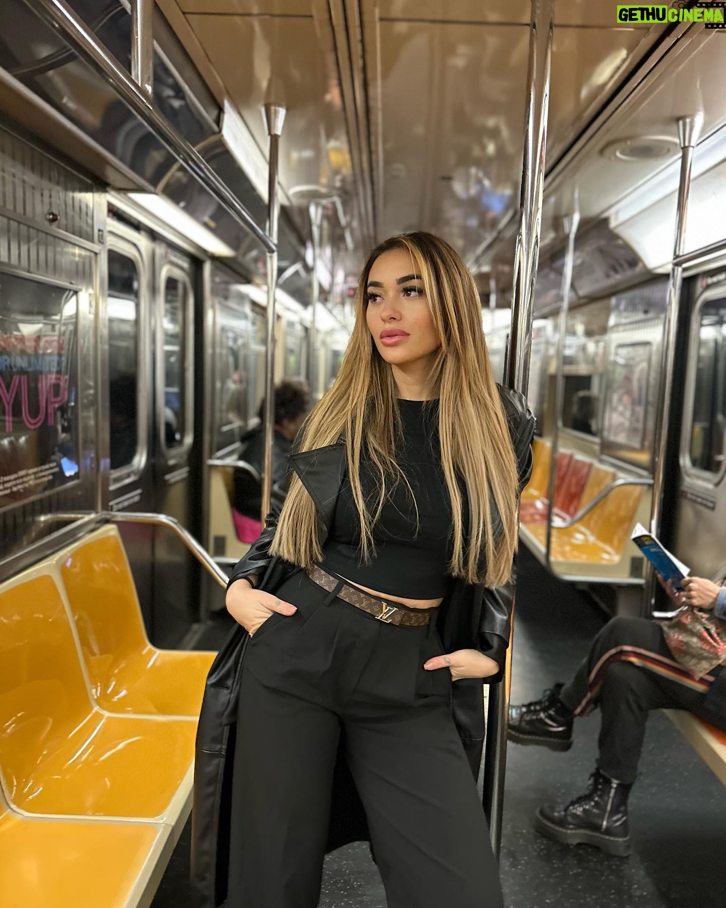 Laetitia Lina Derridj - 2.5K Likes - 📍Christopher Street