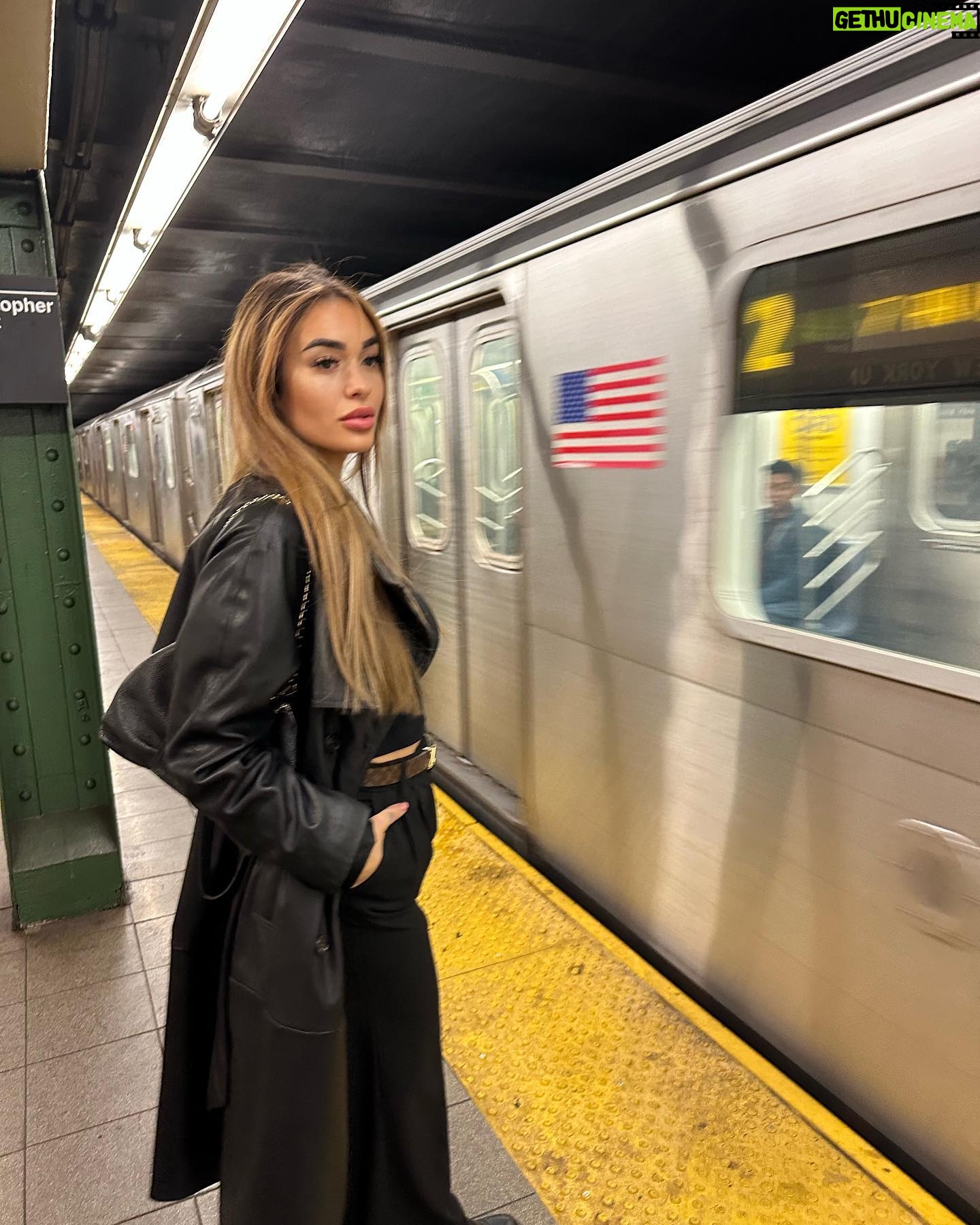 Laetitia Lina Derridj - 2.5K Likes - 📍Christopher Street