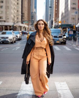 Laetitia Lina Derridj Instagram - Thanks @boohoo ✌🏼

Outfit by @boohoo 
Stylist @nellycaps