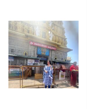 Laksha Shetty Instagram - 🤍💙🌟
.
.
.
.
.
.
.
.
.
.
.
#chamundeshwaritemple
#mysore #chamundihills #weekend #blessed #sundayvibes #instagood #instapost #instadaily #live #love #laugh #happysoul