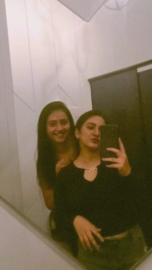 Laksha Shetty Instagram - 🫶✨
.
#bff #bestfriends #happiness #love #happy #instagood #loveself #smile #beautiful #bhfyp #followme #beauty #trends #happyface #glow