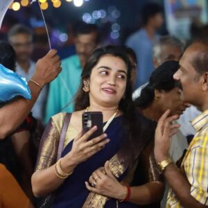Lakshmi surendran Instagram - ʀᴀᴡ ᴀɴᴅ ʀᴇᴀʟ ᴍᴏᴍᴇɴᴛꜱ♥️
..
ʟᴀᴋꜱʜᴍɪ ꜱᴜʀᴇɴᴅʀᴀɴ♥️
.
തിരുനക്കര ആറാട്ട്🙏
.
.
.
#actress #keralamodels #keralaphotography #kottayam