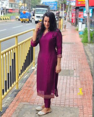 Lakshmi surendran Instagram - @y_not_boutique ❤️‍🔥🫵🏻