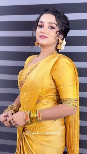 Lakshmi surendran Instagram - ഏതെങ്കിലും താരത്തിന്റെ ഛായ ഉണ്ടോ??
Serial artist @lakshmisurendranofficial ..💕
MUA :@cinderellamayas
Costume design:@miyazdesigner
#model #modeling #modelshoot #brides #hdmakeup#model #modeling #modelshoot #brides #hdmakeupartist