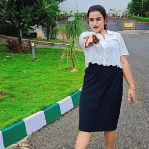 Lakshmi surendran Instagram - As a wellness coach and artist proud of My self.....thank GOD!!!!!

Bangalore days..... Meeting vibe.. enjoying the Break time...... ☺️☺️🥰🥰🥰🥰
#phalgunipathak #phalguni #trendingreels #viralvideos