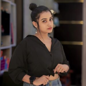 Lakshmi surendran Instagram - Happy birthday...to me..,😊😊🎂🎉😊
📸@picturesque_krishna 
@vibefamilysalon 
#birthday #actressmalayalam #serial #serialactress #malayalamserialactress #lakshmisurendran #lakshmisurendranfans 
#birthday #birthdaygirl #actress 
@suryatv